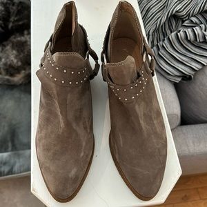 Brown suede ankle boots. Size 39